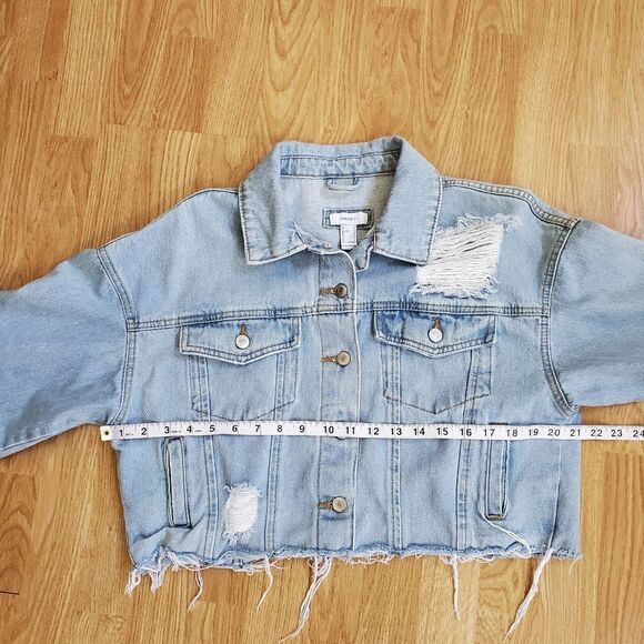 Forever 21 Cropped Distressed Frayed Denim Jacket Sz Med - Picture 8 of 11